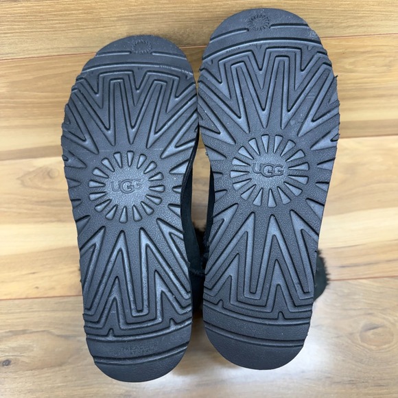 UGG Bailey Bow Short Womens 10 Black Suede Shearling Fur Lined Boots - Picture 9 of 12